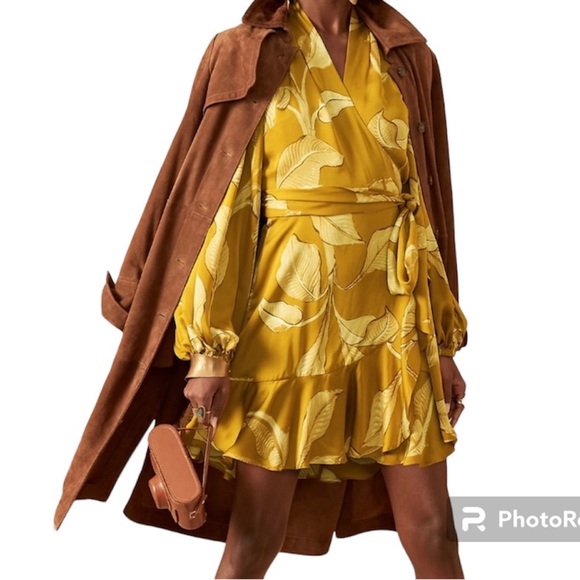 Banana Republic Dresses & Skirts - Banana Republic Wrap/Tie Dress, ruffle hemline, beautiful colors